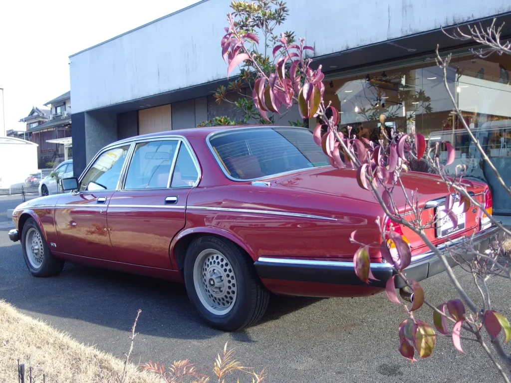 ジャガー XJ6 シリーズIII バンデンプラ　エレガントな佇まい
