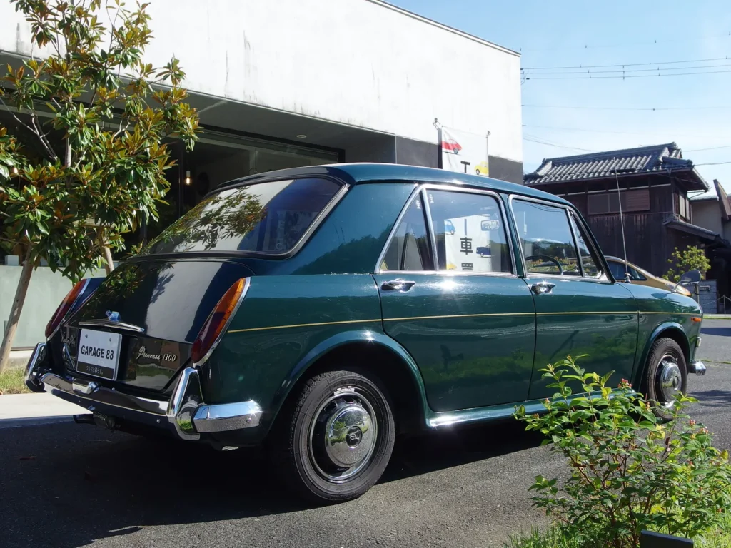 バンデンプラ プリンセス 1300 Mk-II　安定感のある低めの車高