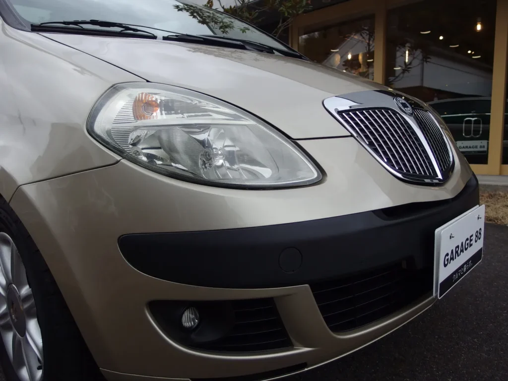 ランチア ムーザ 1.4 16V 樹脂類の状態も良好です。