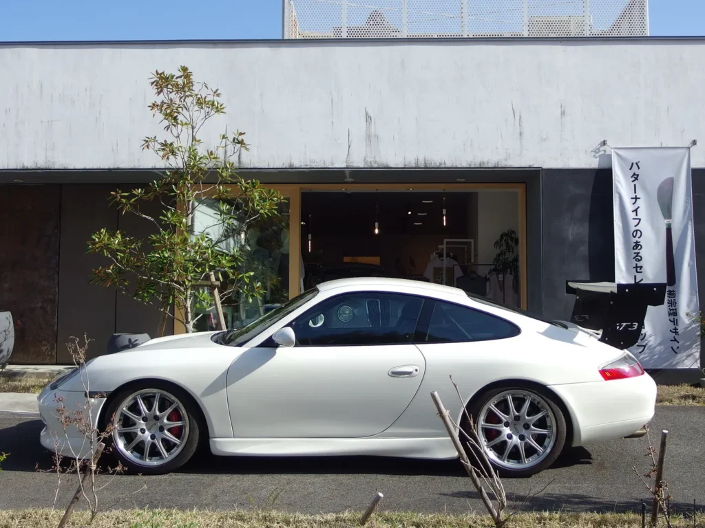 ポルシェ 911 GT3 クラブスポーツ（996）　印象的なカップ用リアウイング
