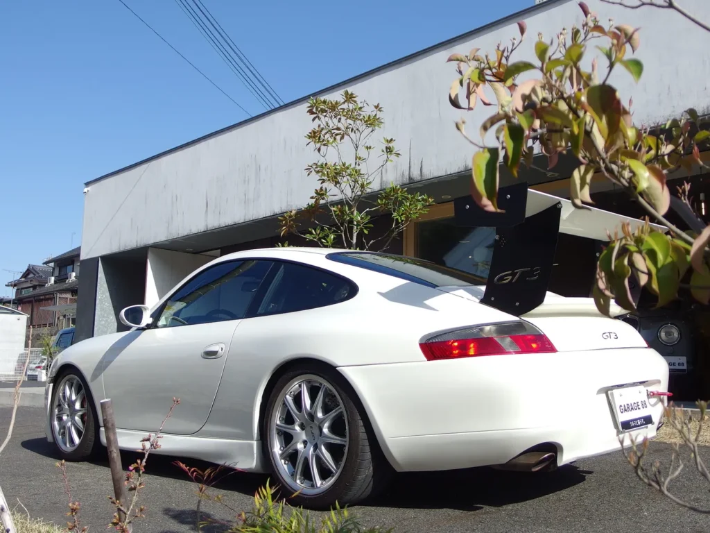 ポルシェ 911 GT3 クラブスポーツ（996）　ボリューミーなお尻。