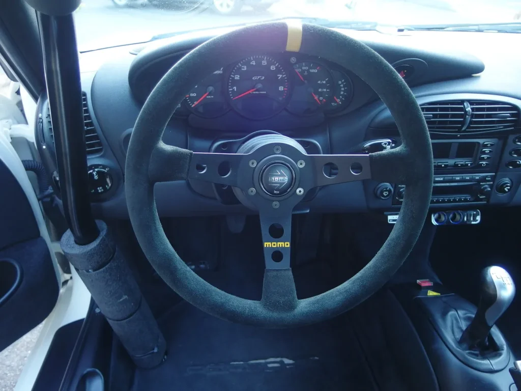 ポルシェ 911 GT3 クラブスポーツ(996) ステアリングの状態も良好です。