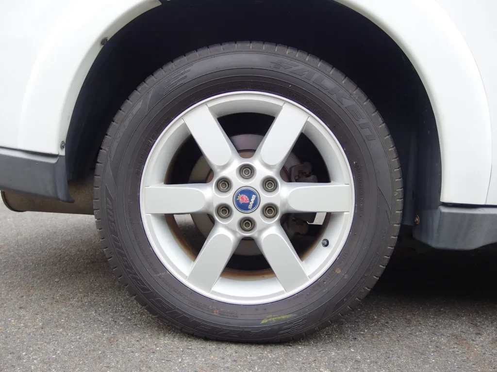 サーブ 9-7X 4.2i　タイヤサイズ 255/55R18