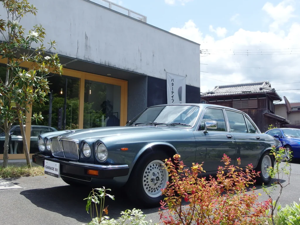 ジャガー XJ6 4.2 シリーズIII　綺麗な塗装状態です。