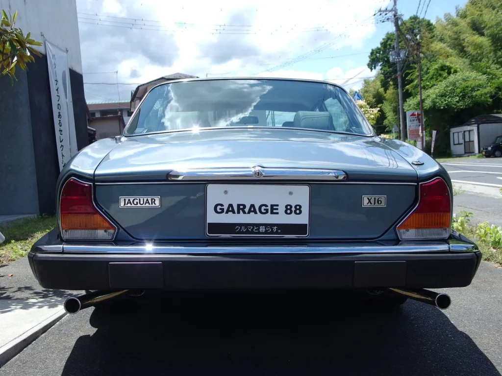 ジャガー XJ6 4.2 シリーズIII　一目でジャガーと分かるリア