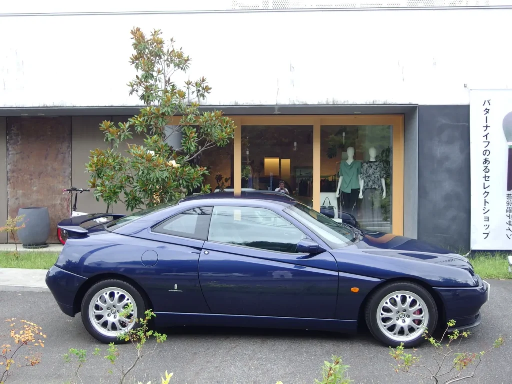 アルファロメオ GTV 3.0 V6 24V　まさにウェッジシェイプ