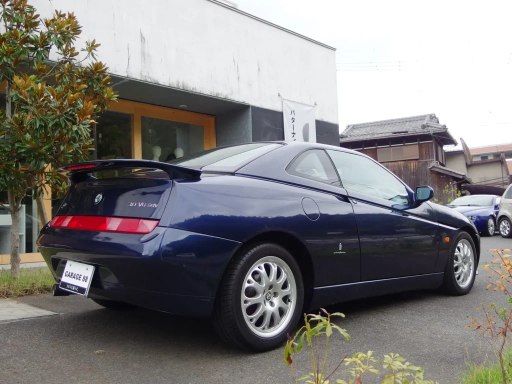 アルファロメオ GTV 3.0 V6 24V　はっきりと彫りの深いショルダーライン