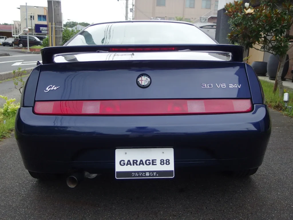 アルファロメオ GTV 3.0 V6 24V　シンプルですがインパクトのあるリア