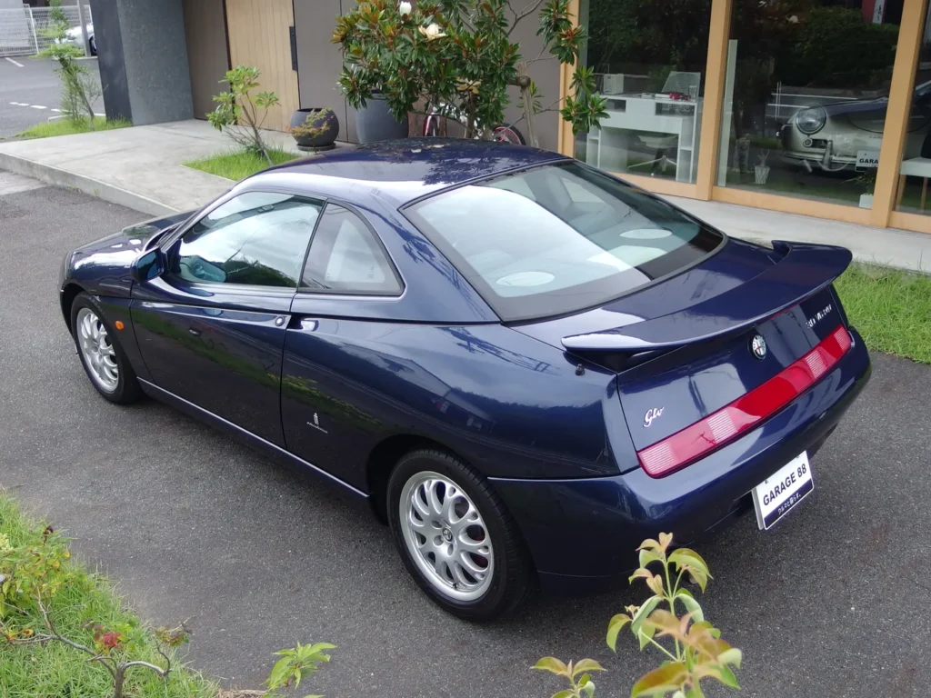 アルファロメオ GTV 3.0 V6 24V　スポイラーもマッチしています。
