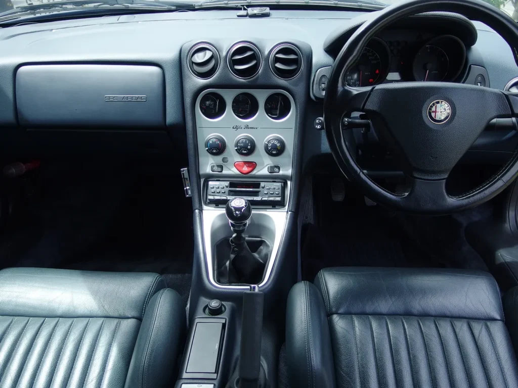 アルファロメオ GTV 3.0 V6 24V　BLACK製のシフトノブ