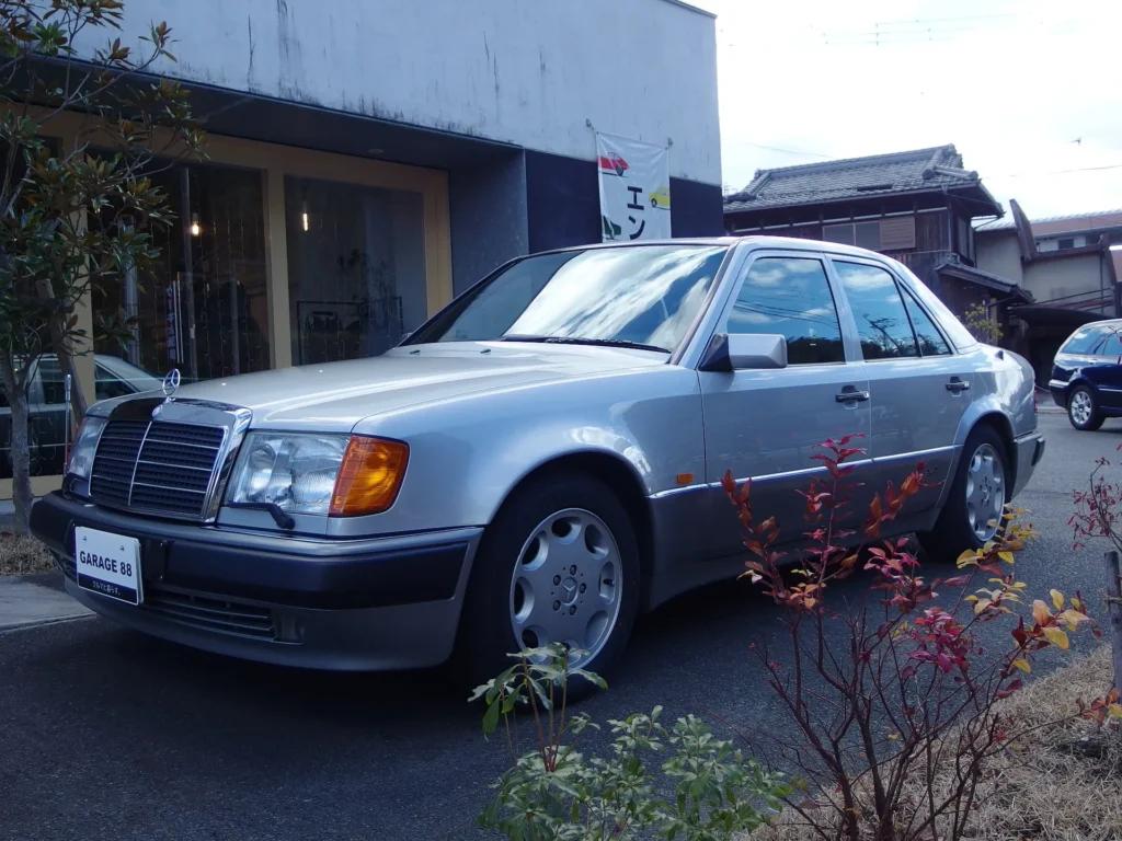 メルセデス・ベンツ 500E（W124）　非常に綺麗な塗装状態です。