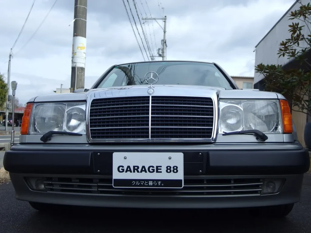 メルセデス・ベンツ 500E（W124）　まさに威風堂々としたグリル