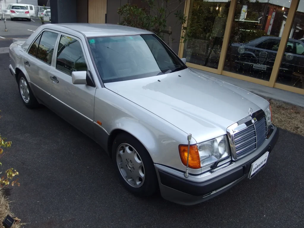 メルセデス・ベンツ 500E（W124）　セダンのお手本となるようなデザイン