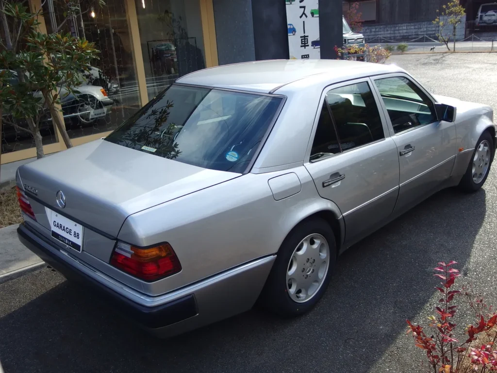 メルセデス・ベンツ 500E（W124）　一目でメルセデスと分かります。