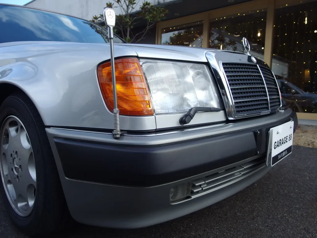 メルセデス・ベンツ 500E(W124) メッキ類も綺麗です。