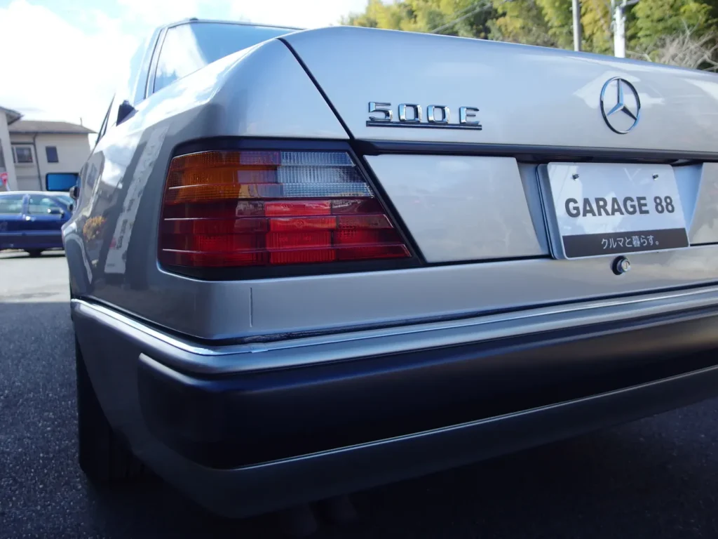 メルセデス・ベンツ 500E(W124) メッキ類の状態も良好です。