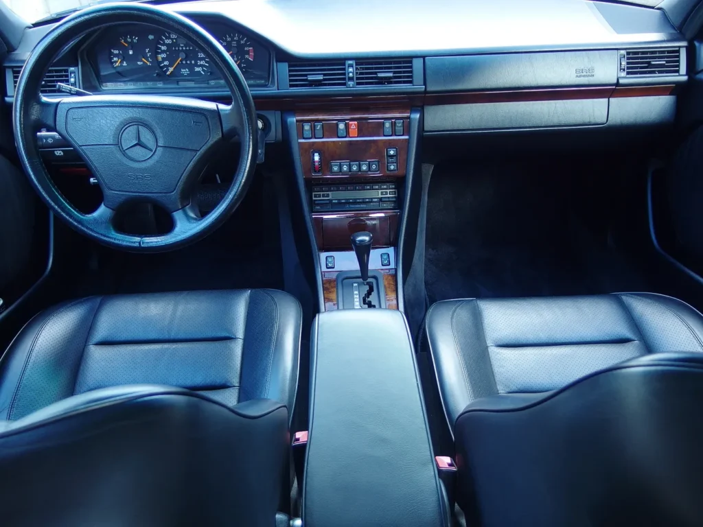 メルセデス・ベンツ 500E(W124) スイッチ類も抜群の操作性