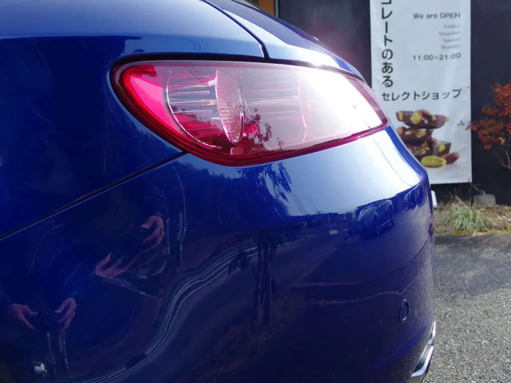 アルファロメオ ブレラ 2.2 JTS スカイウインドウ 切り欠きの入らないリアバンパー