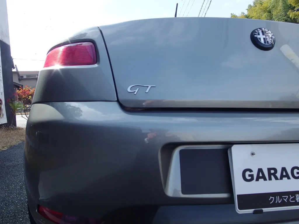 アルファロメオ GT 2.0 JTS　リアバッジも最小限