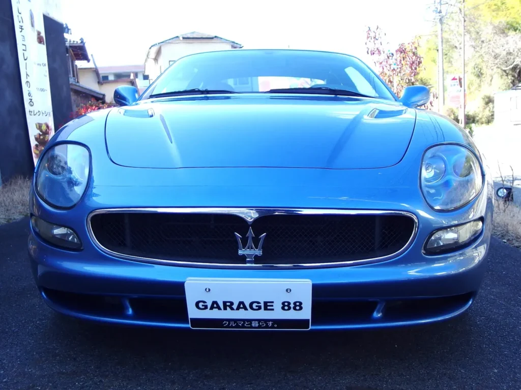 マセラティ 3200GT　流麗なジウジアーロデザインの顔つき