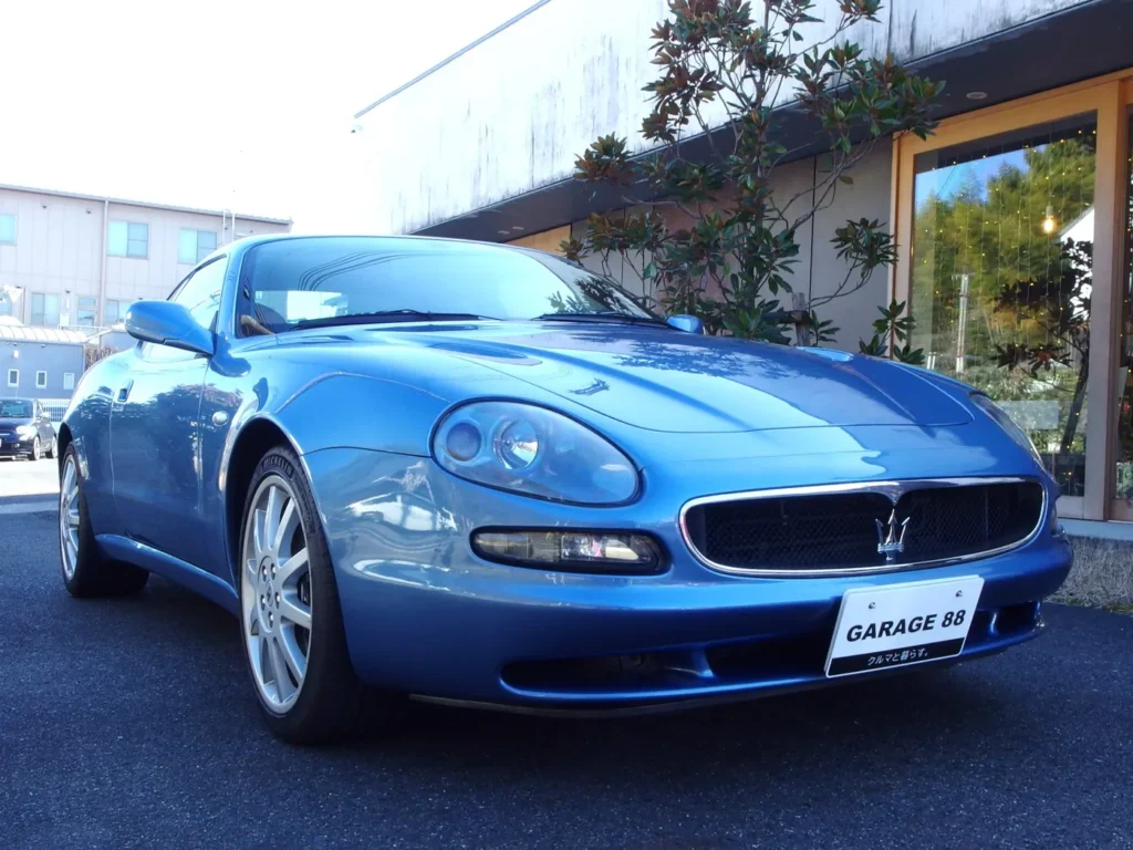 マセラティ 3200GT　大きく見えるデザインですが、全長は451cm