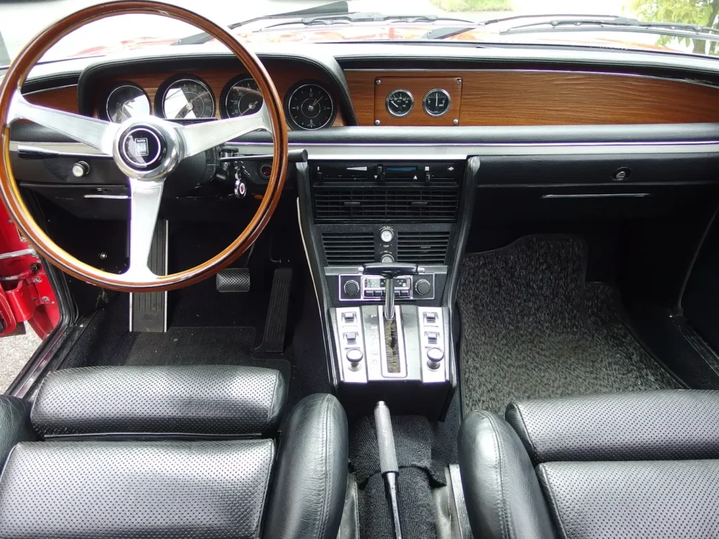 BMW 3.0CS　ウッドとレザーの世界