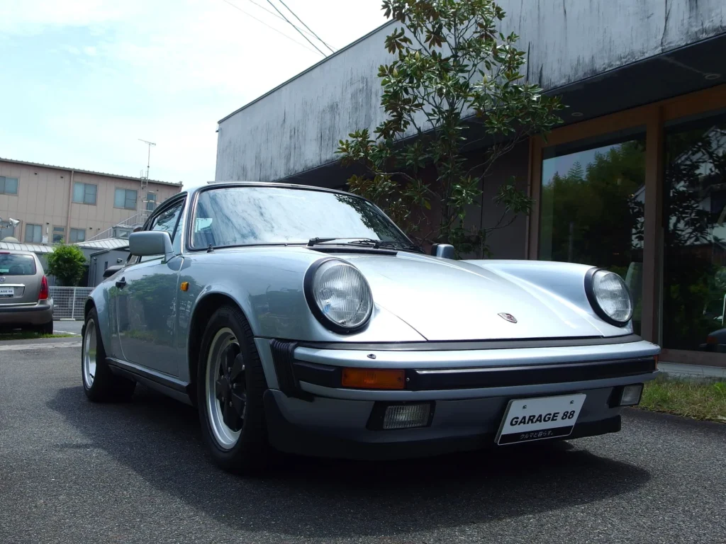 ポルシェ 911 カレラ 3.2（930型）　ポルシェと言えばこの顔