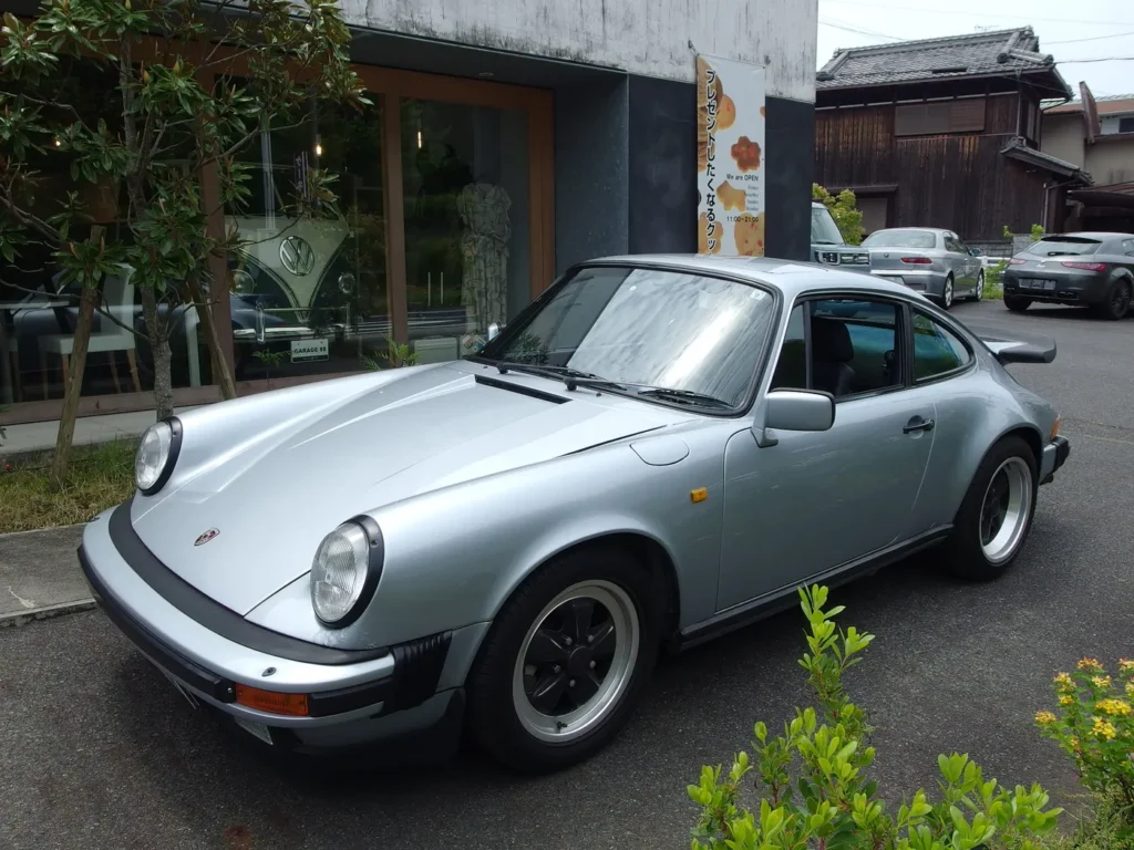 ポルシェ 911 カレラ 3.2（930型）　曲線で構成されたボディ