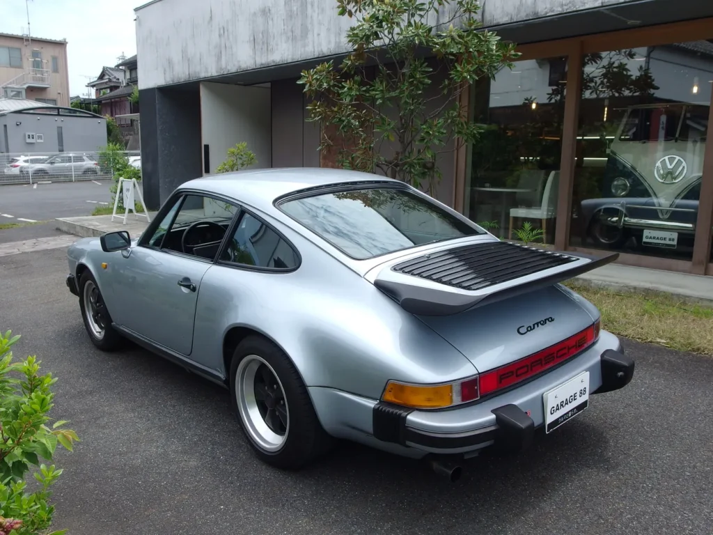 ポルシェ 911 カレラ 3.2（930型）　ボリューミーなお尻