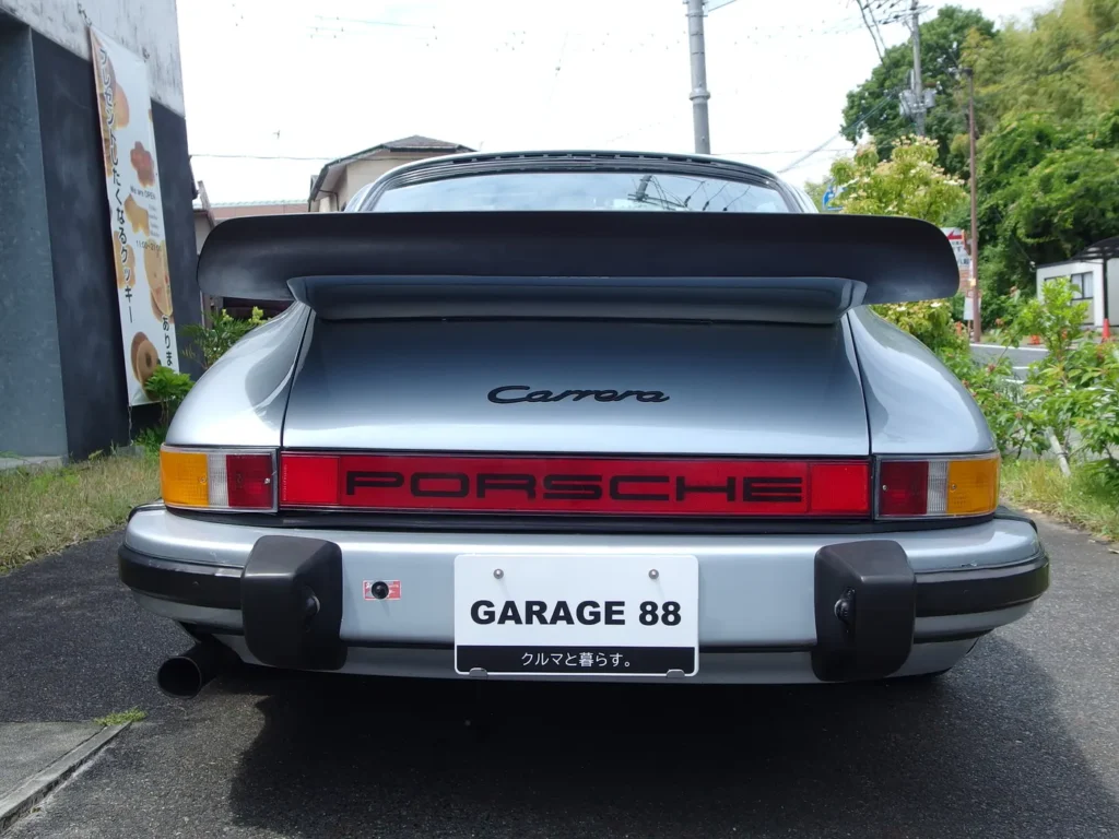 ポルシェ 911 カレラ 3.2（930型）　リアフェンダーからルーフに向かっての絞り込み