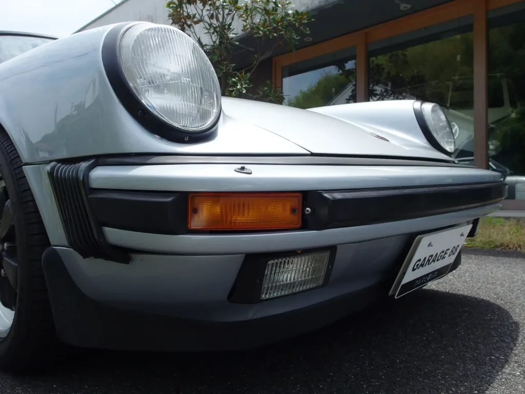 ポルシェ 911 カレラ 3.2(930型) 綺麗なライトレンズ
