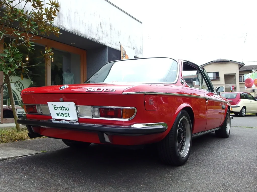BMW 3.0CS　今となってはコンパクトなクーペです。